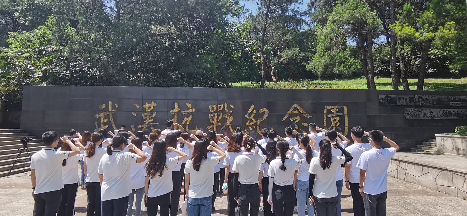 党史学习 | 本科生党支部举行“学党史 祭英烈 守初心”主题党日活动